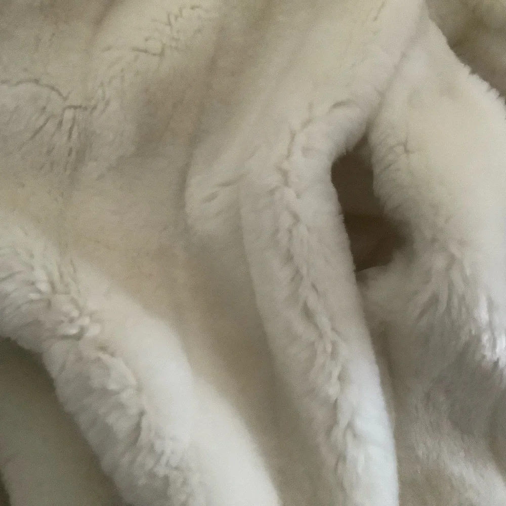 Women’s white faux fur jacket hand made hooded winter jacket size small - Picture 5 of 6